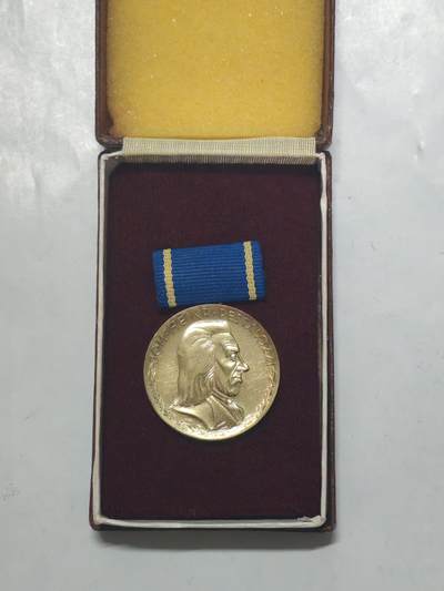 韵星假日军品类拍卖第51期  -- Rimey Holidays Militaria Auction 51 - 民主德国金级斐斯泰洛齐奖章带原盒