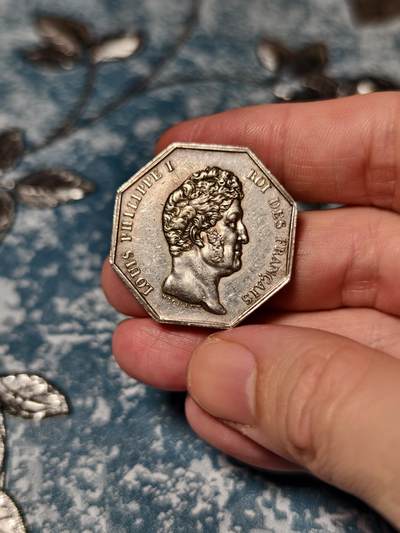 抚柳草堂-第二十六期章牌钱币  奖章勋章 满百包邮 放漏专场 法国路易·菲利普一世时期（1830-1848）巴黎公证人协会八角银质代用币 法国19世纪著名章牌雕刻师 MICHAUT（米肖） 设计雕刻  早期油灯边铭 直径32.5mm重18.5g  950银 品相很不错