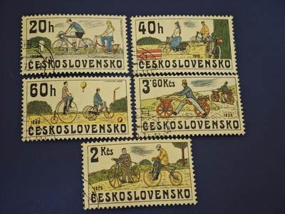 橙子收藏第七期 -  1977年捷克斯洛伐克自行车发展史主题雕刻版邮票 拍卖清单（全套5枚）均采用雕刻版（凹版）印刷，线条刚劲细腻，自行车纹理、人物服饰立体感极强，是20世纪70年代东欧邮票工艺的巅峰代表之一。