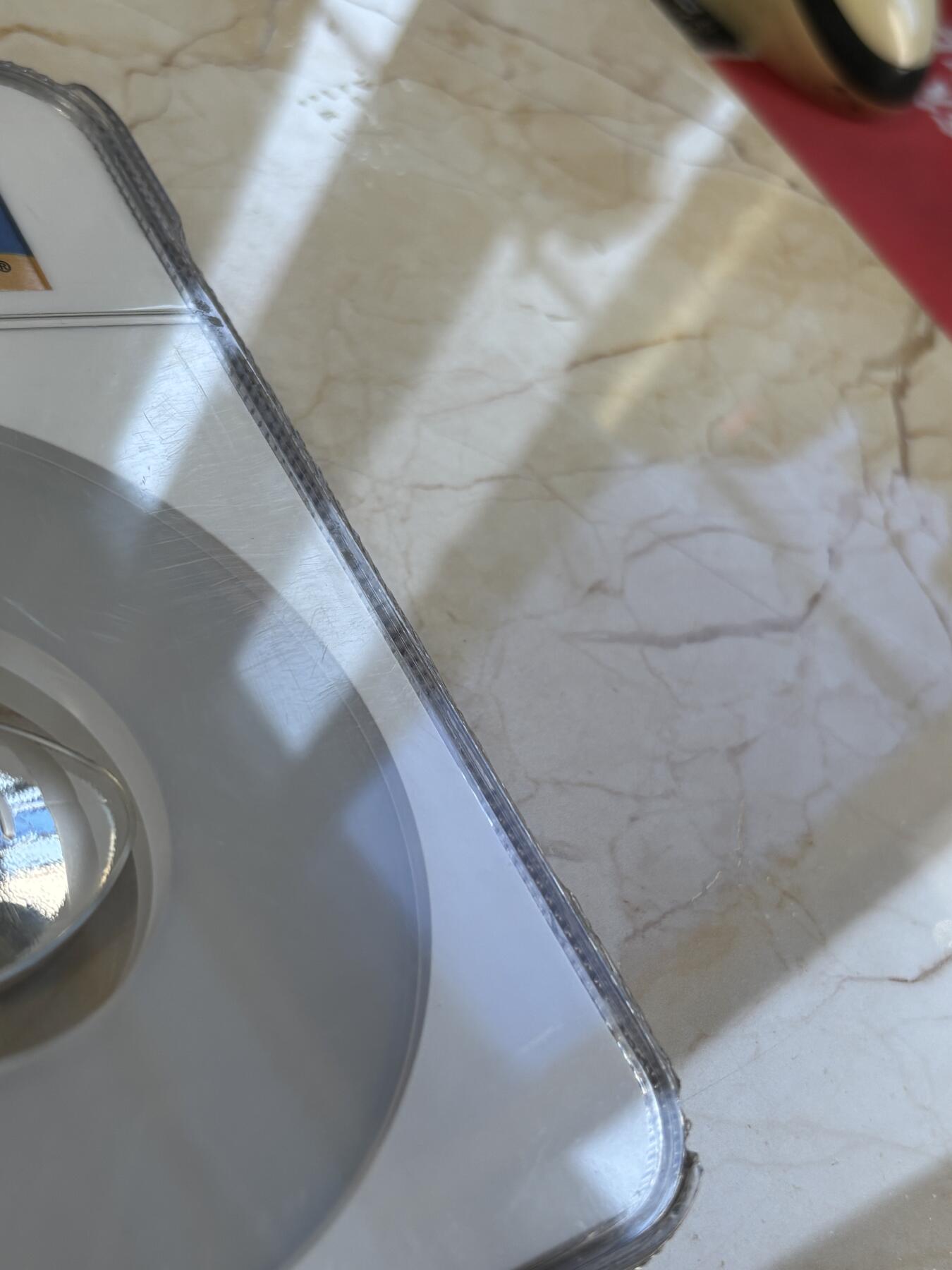 第197期拍卖 加拿大2017橄榄球1盎司纪念异形银币NGC-PF70首无盒证书，9999银，发行8500枚，评级盒有破