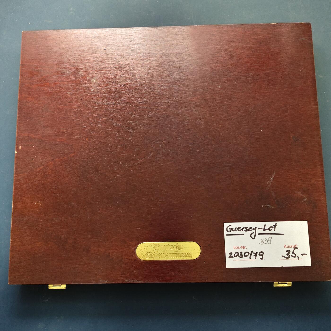 【全场包邮】纯粹捡漏拍519场 【收藏工具】德国纪念币17枚豪华收藏木盒【盒盖铭文为DEUTSCHE GEDENKMUNZEN】