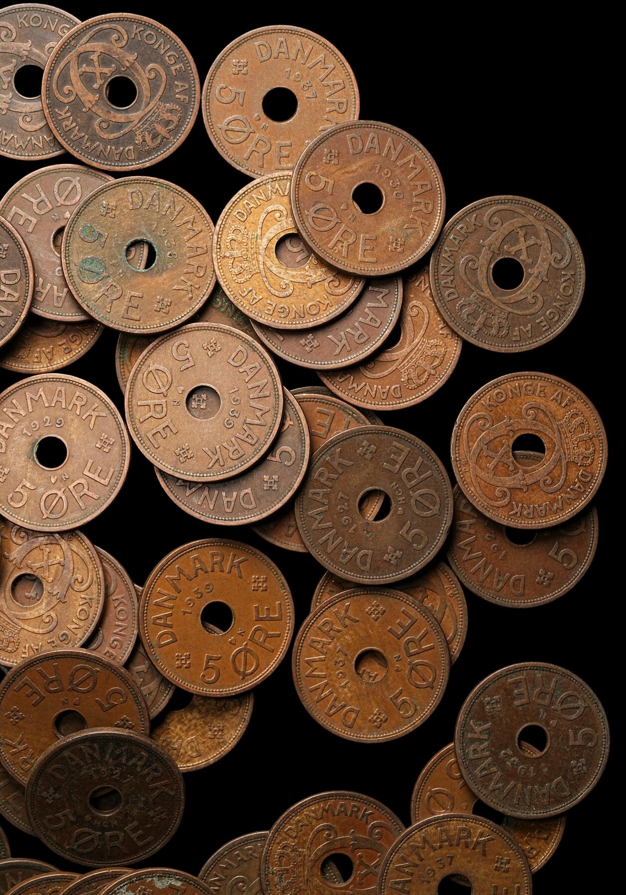 修遠堂世界钱币第110期 丹麦中孔5欧尔铜币67枚，1927-1940年