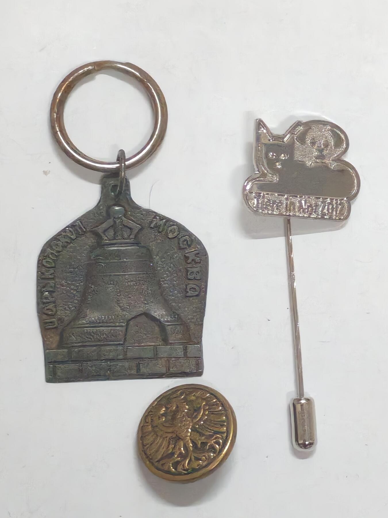 韵星假日军品类拍卖第51期  -- Rimey Holidays Militaria Auction 51 魏玛德国纽扣挂章一对 联邦德国动物救助协会证章