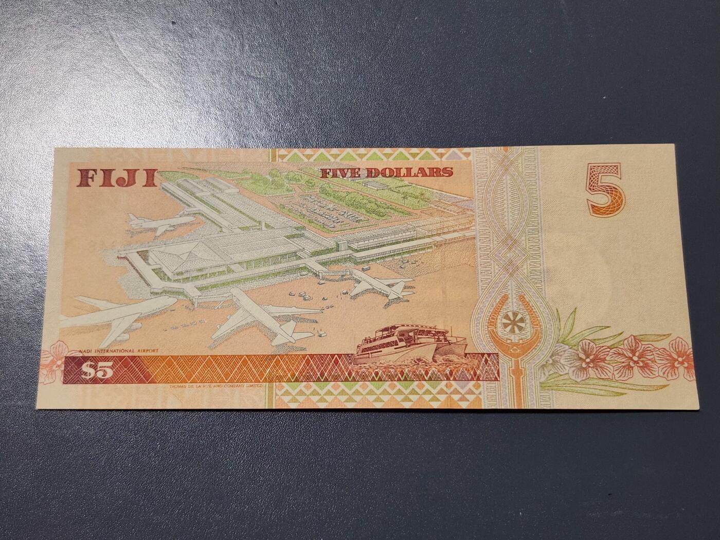 4月6号晚上8点 中外纸币自动截拍第52场 斐济1995年5元 几乎全新