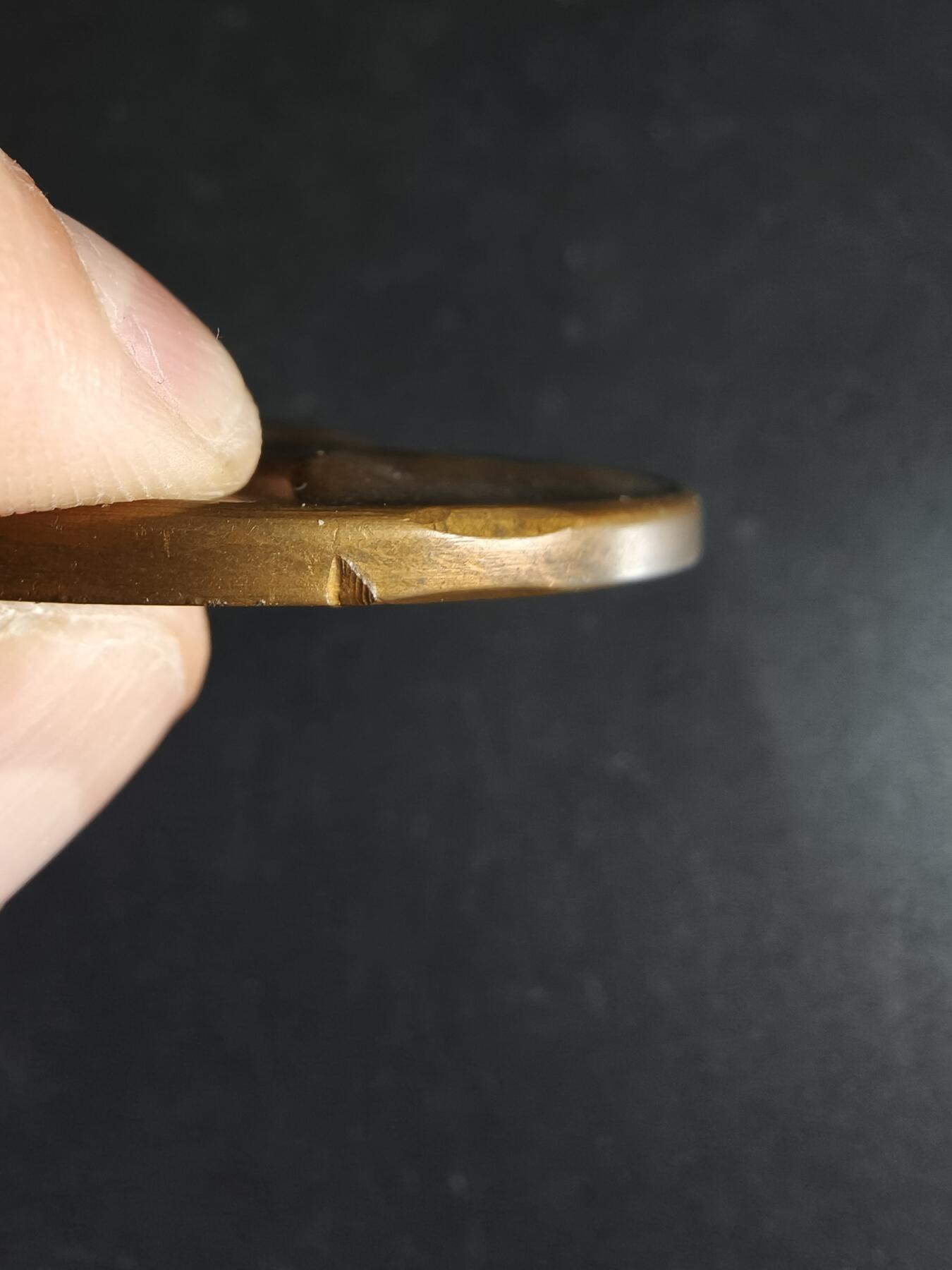 老王徽章第191期 法国著名医学教授奥古斯特·马亚尔大铜章     高浮雕     直径68mm    重量140g