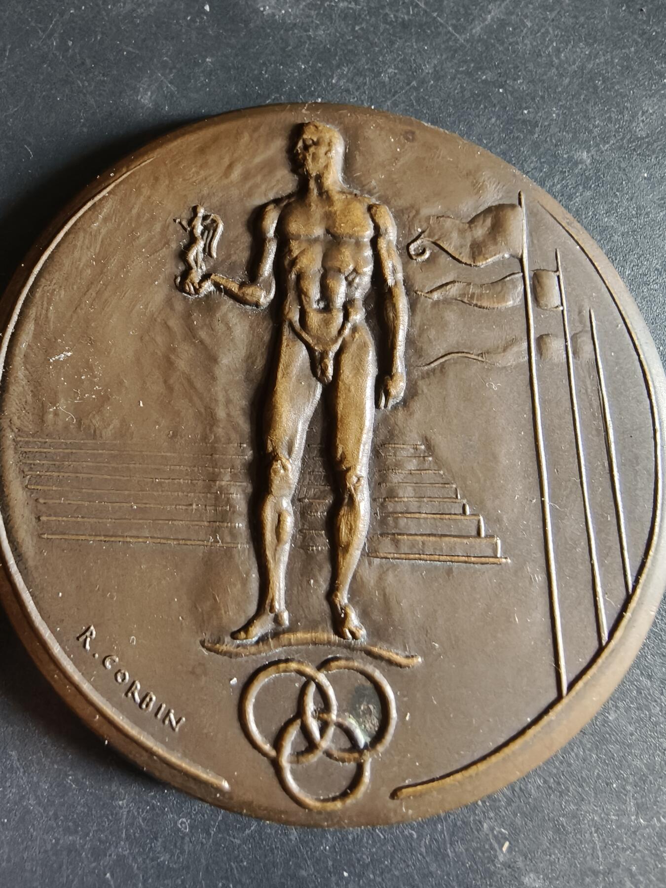 老王徽章第191期 法国体育与教育部奥林匹克运动表彰大铜章      大师科尔宾作品     直径68mm      重量152.6g