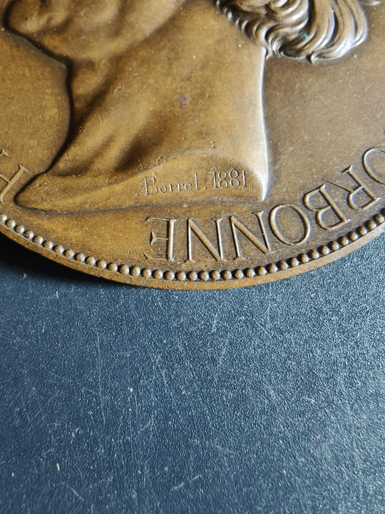 老王徽章第191期 法国教育协会教育家保罗·贝尔大铜章     原盒高浮雕     直径68mm      重量134.5g