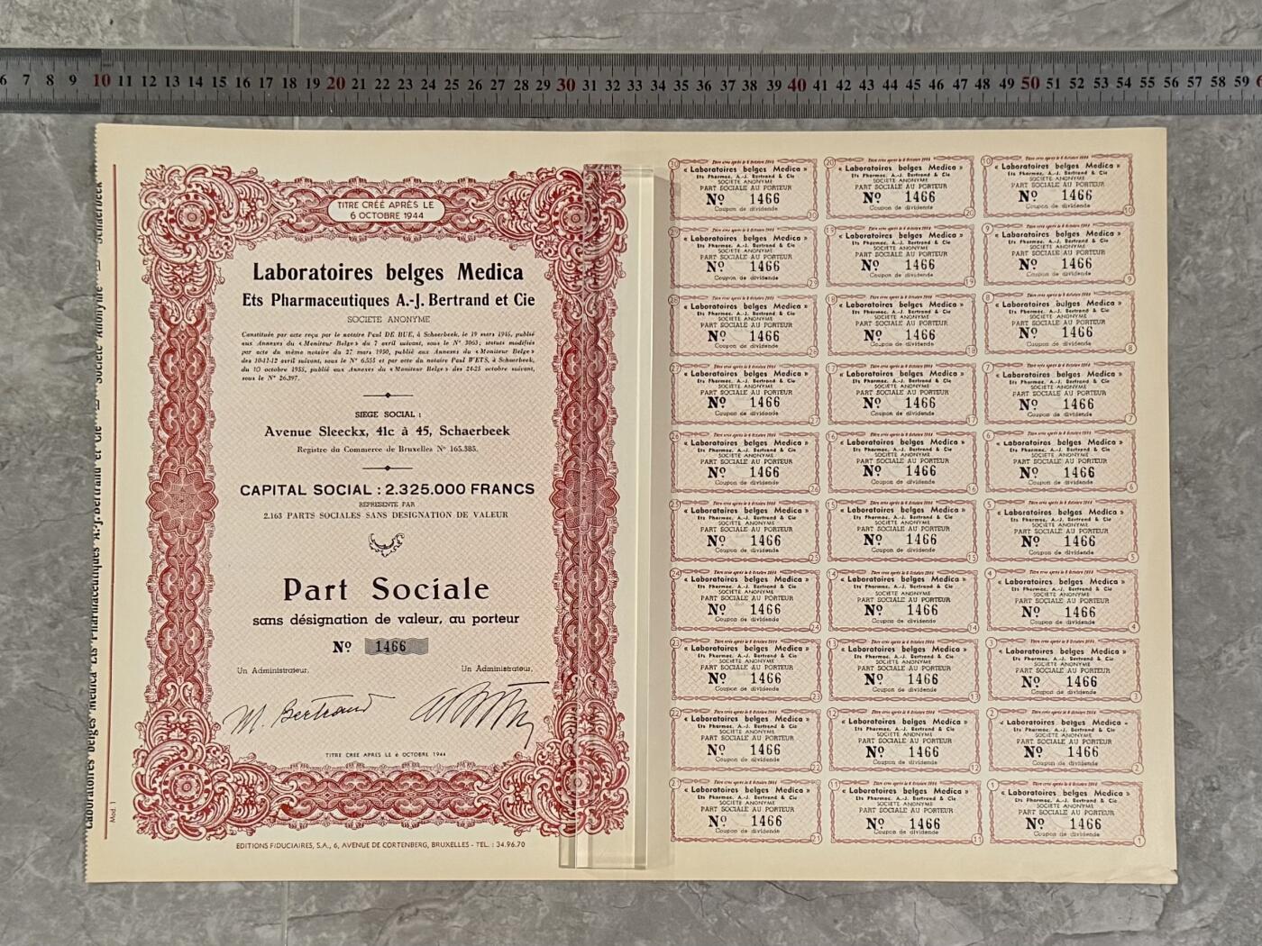 上世纪初国外股票金融票证限时拍，全场包邮0佣金，第260407期   【乾奕收藏】比利时Laboratoires belges Medica Ets Pharmaceutiques A.-J. Bertrand and Cie医药公司股票，1944年10月6日发行，编号1466，1股，附完整息票，红底花纹防伪设计，附带公司注册信息和两位管理人员手签，右侧附联完整，适合老证券、股票、历史资料收藏