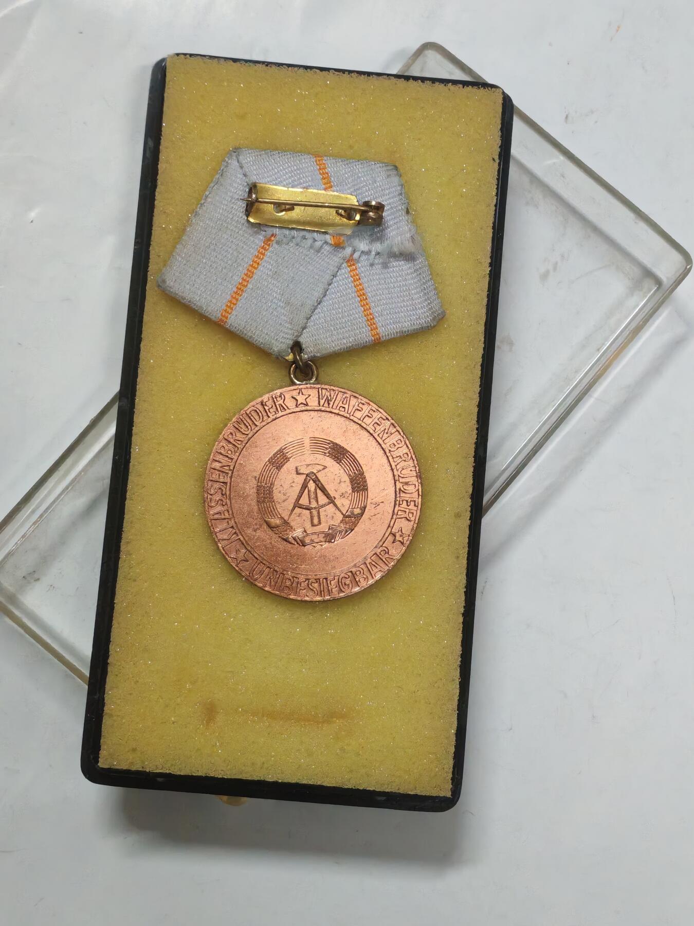 韵星假日军品类拍卖第51期  -- Rimey Holidays Militaria Auction 51 民主德国铜级战斗友谊奖章带原盒 高级奖章