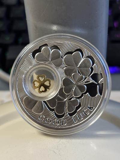 第196期拍卖 - 纽埃2012年 幸运钱币(2)四叶草纪念银币，925银，28.28克