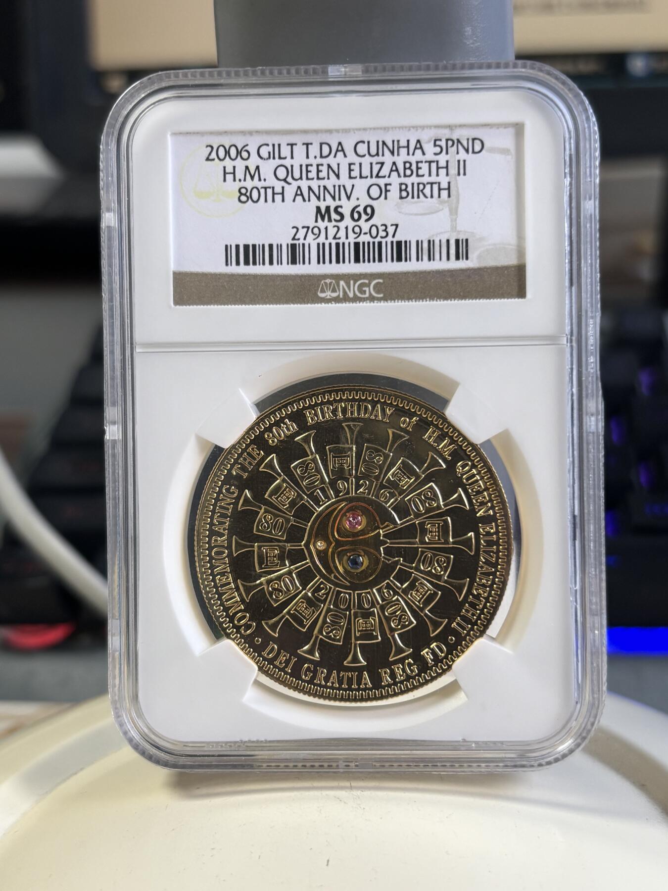 第197期拍卖 特里斯坦达库尼亚2006年女皇诞辰28.28镀金银币NGC-PF69，925银镀金，28.28克，发行20000枚，银价491