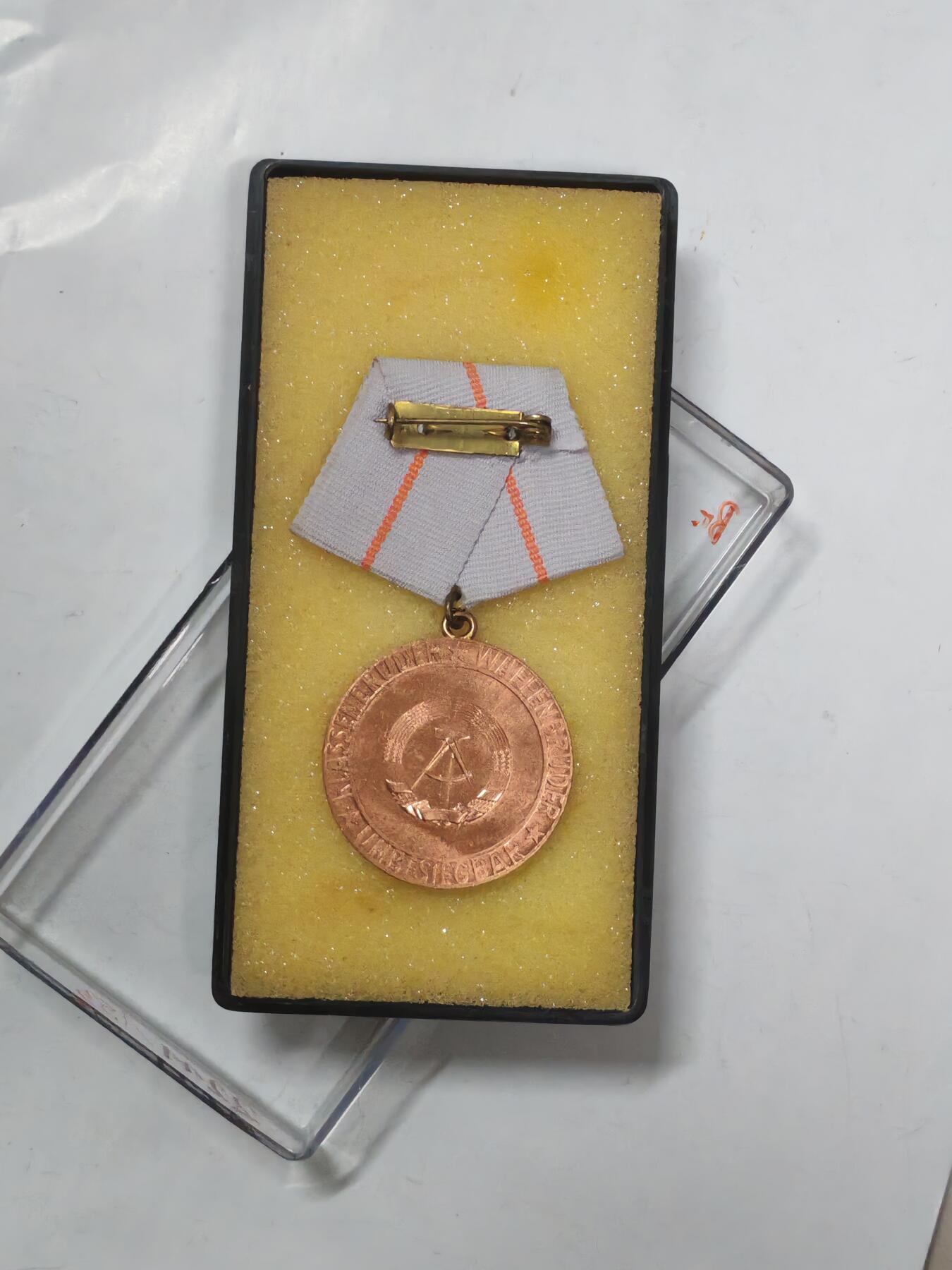 韵星假日军品类拍卖第51期  -- Rimey Holidays Militaria Auction 51 民主德国铜级战斗友谊奖章带原盒 高级奖章