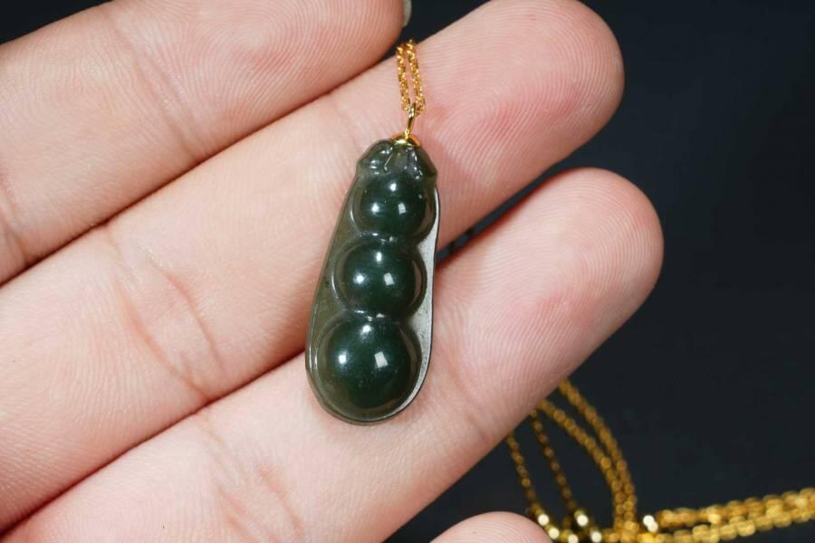 上海都达杂项专场六十六【全场包邮】 天然和田玉青玉精雕《福豆》挂件 附鉴定证书66-257