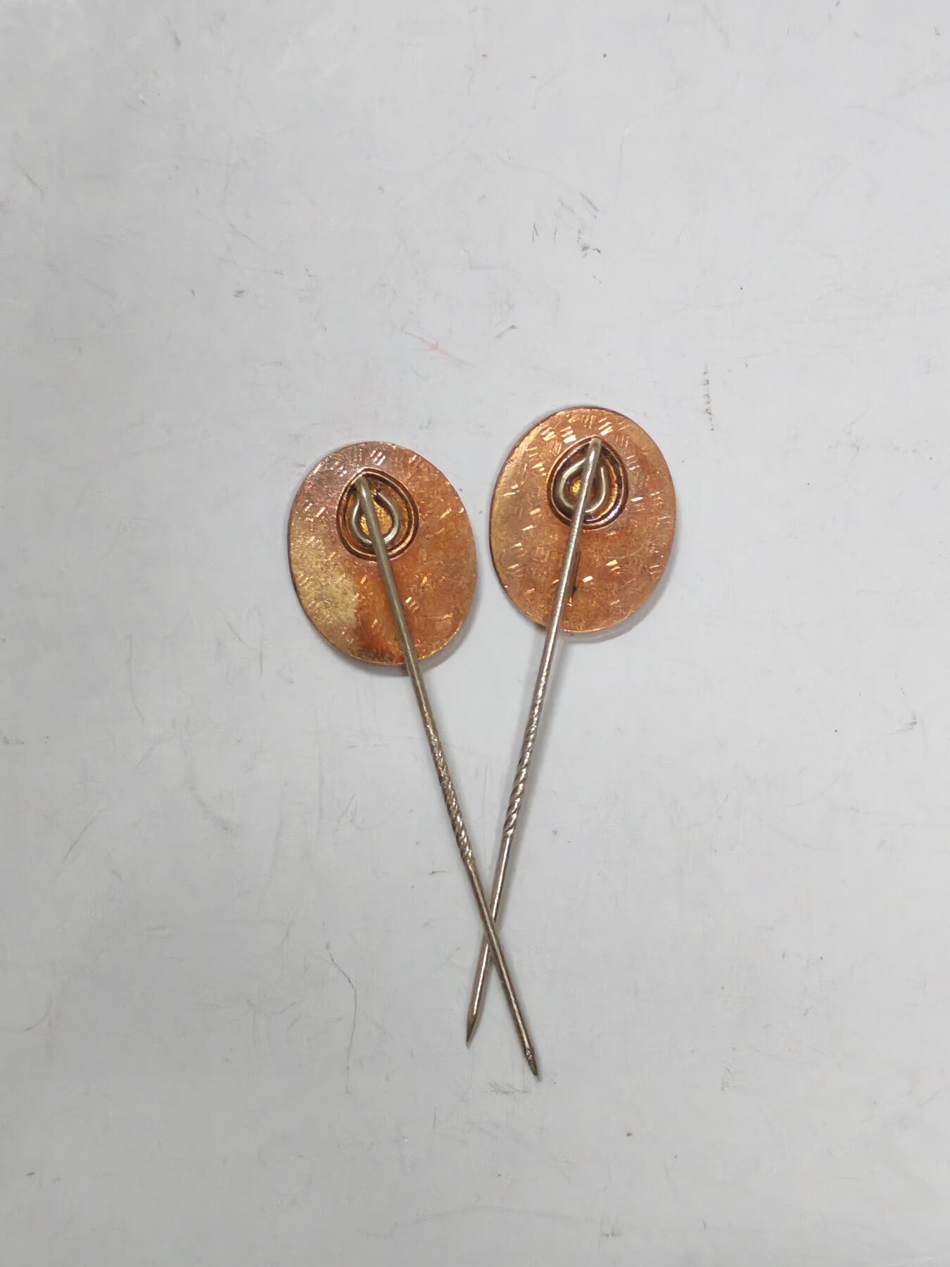 韵星假日军品类拍卖第51期  -- Rimey Holidays Militaria Auction 51 民主德国统一社会党党徽插针一组