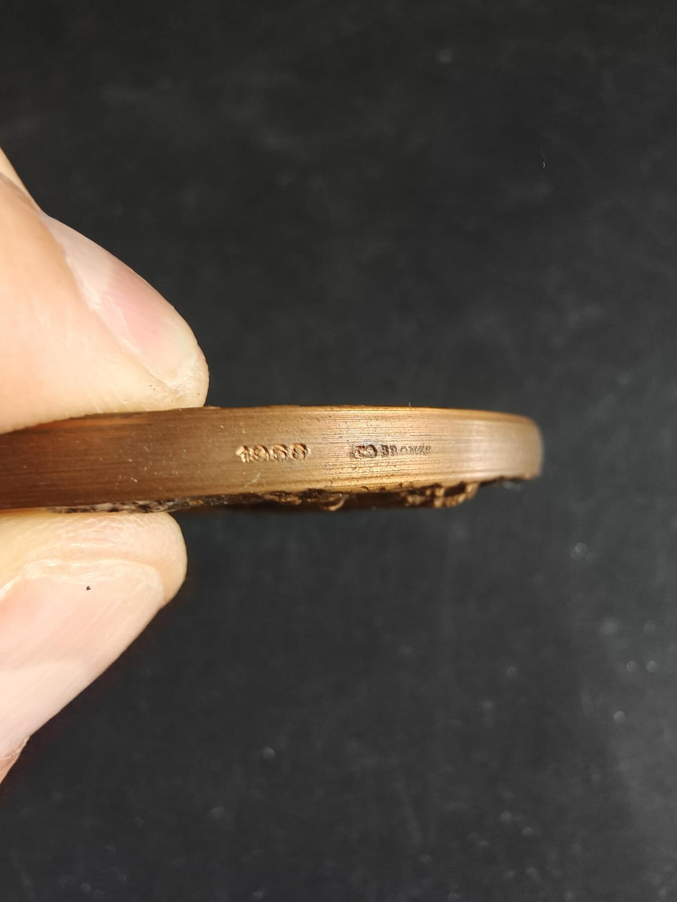 老王徽章第191期 法国一战50周年大铜章      直径68mm      重量169.5g