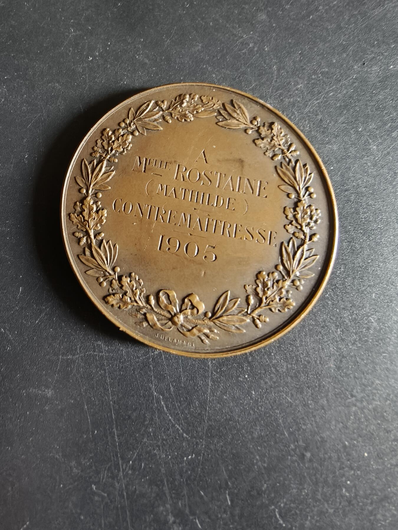 老王徽章第191期 法国1905年工厂童工保护协会大铜章     大师阿尔菲·杜布瓦作品     直径46mm    重量47.2g