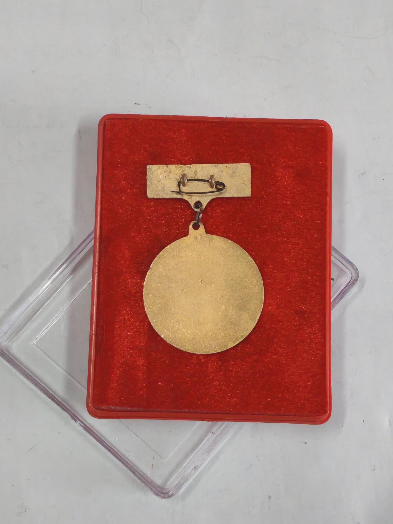 韵星假日军品类拍卖第51期  -- Rimey Holidays Militaria Auction 51 柬埔寨人民共和国民族解放奖章带原盒 消灭波尔布特政权