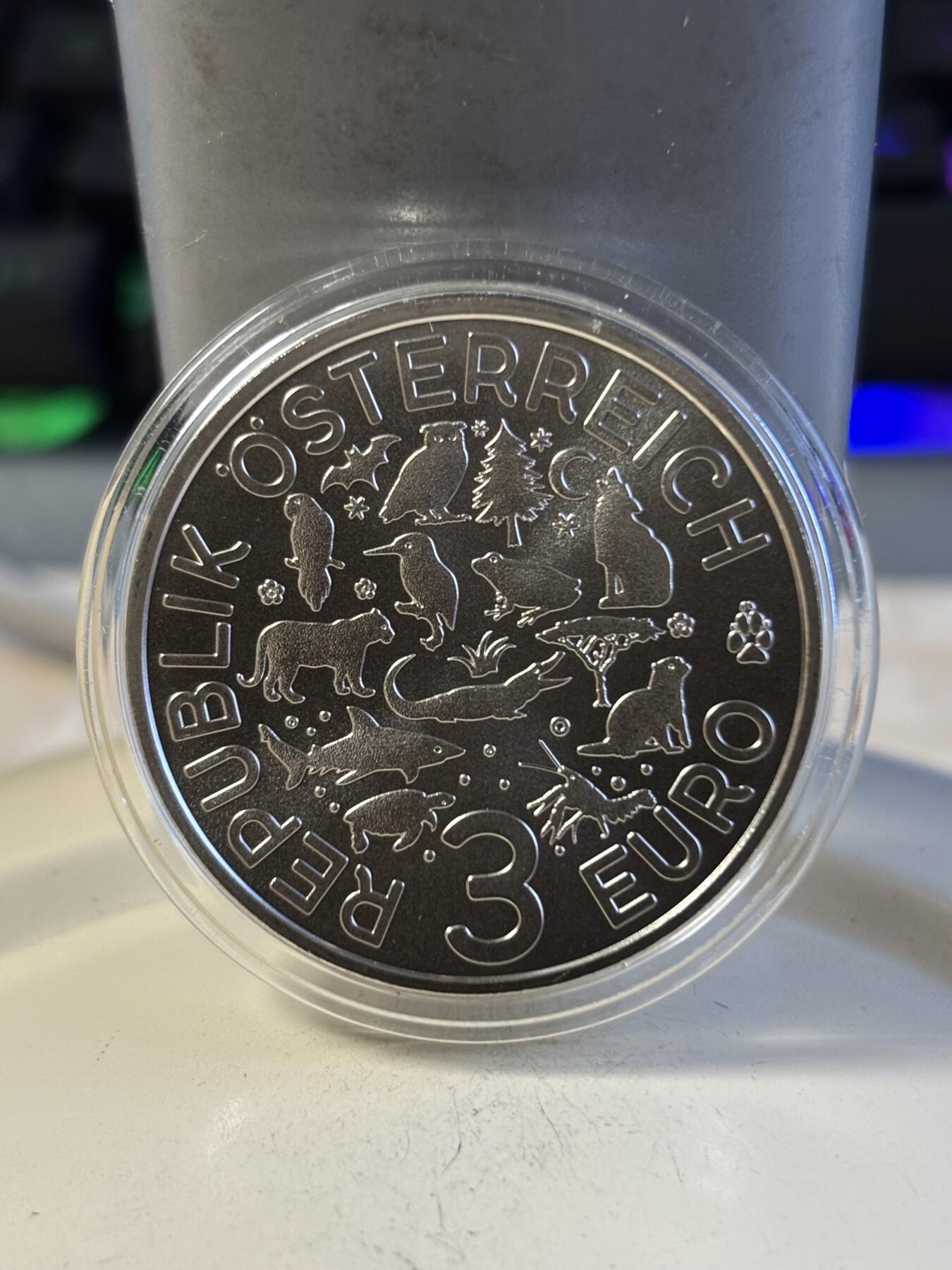 第196期拍卖 奥地利2016年夜光动物系列蝙蝠荧光效果彩币