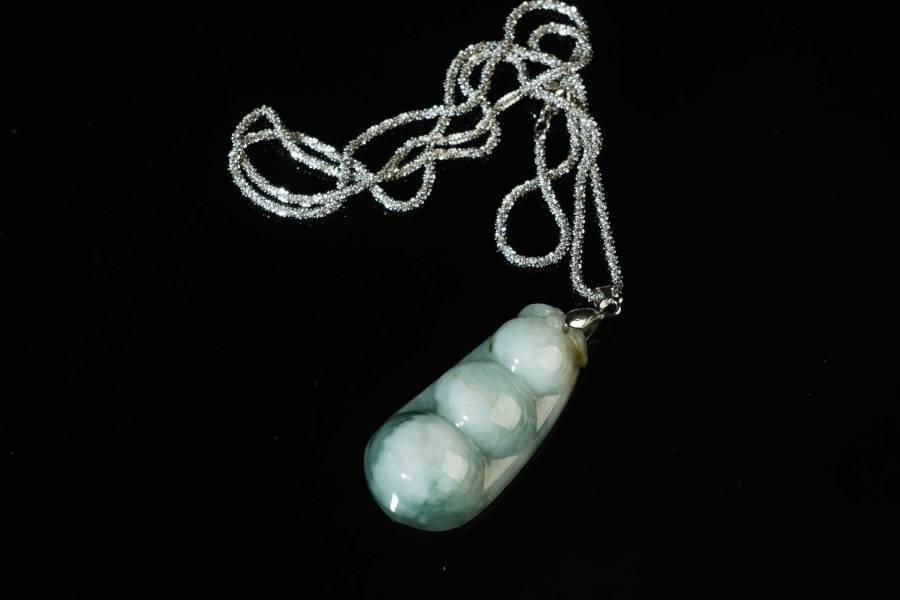 上海都达杂项专场七十二【全场包邮】 天然冰糯种翡翠（A货）福豆挂件67-125