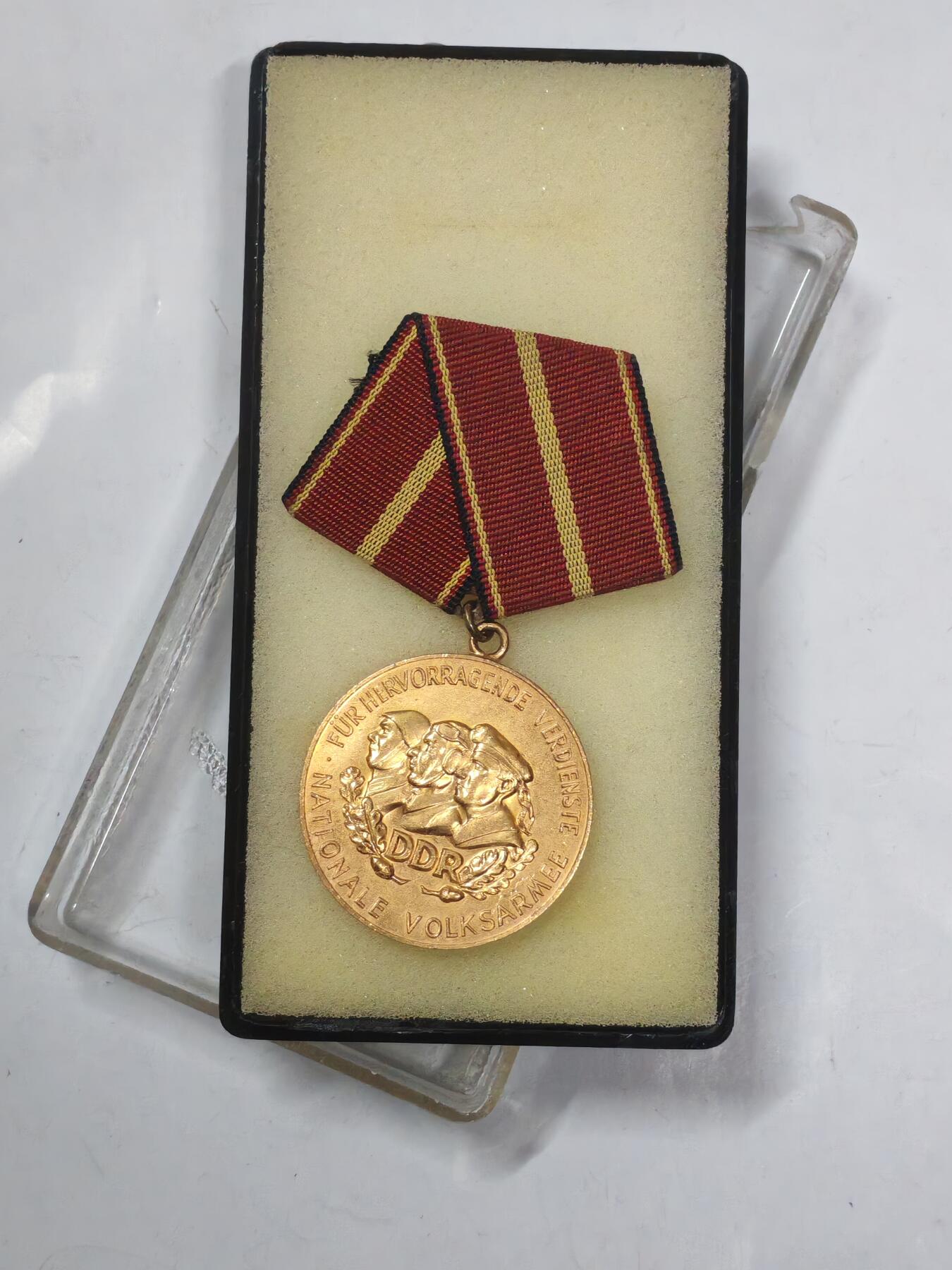 韵星假日军品类拍卖第51期  -- Rimey Holidays Militaria Auction 51 民主德国金级国家人民军功勋奖章带原盒