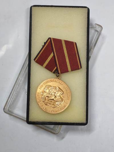 韵星假日军品类拍卖第51期  -- Rimey Holidays Militaria Auction 51 - 民主德国金级国家人民军功勋奖章带原盒