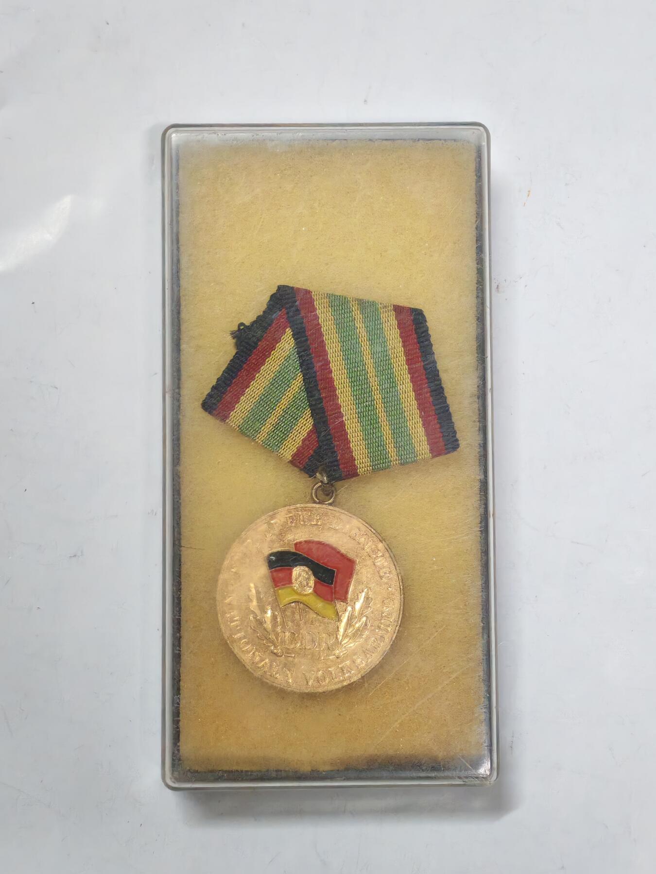 韵星假日军品类拍卖第51期  -- Rimey Holidays Militaria Auction 51 民主德国特级人民军忠诚服务奖章带原盒 高级人民军勋赏 最高级服务类