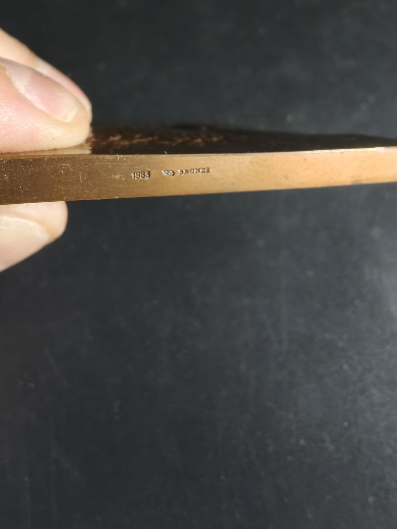 老王徽章第191期 法国金婚主题方形大铜章      大尺寸版      80×58mm     重量208.8g