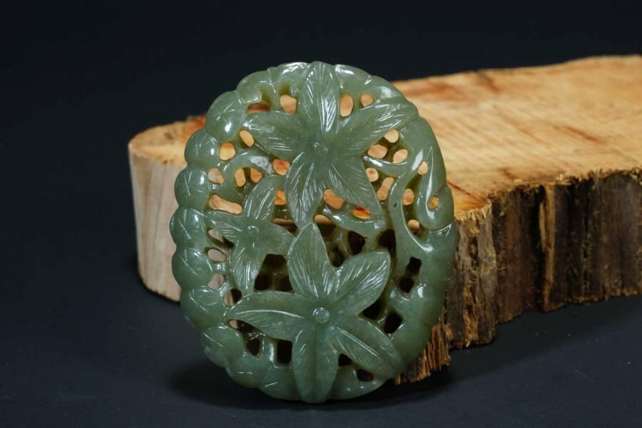 上海都达杂项专场七十二【全场包邮】 和田玉镂空雕花卉纹佩67-16