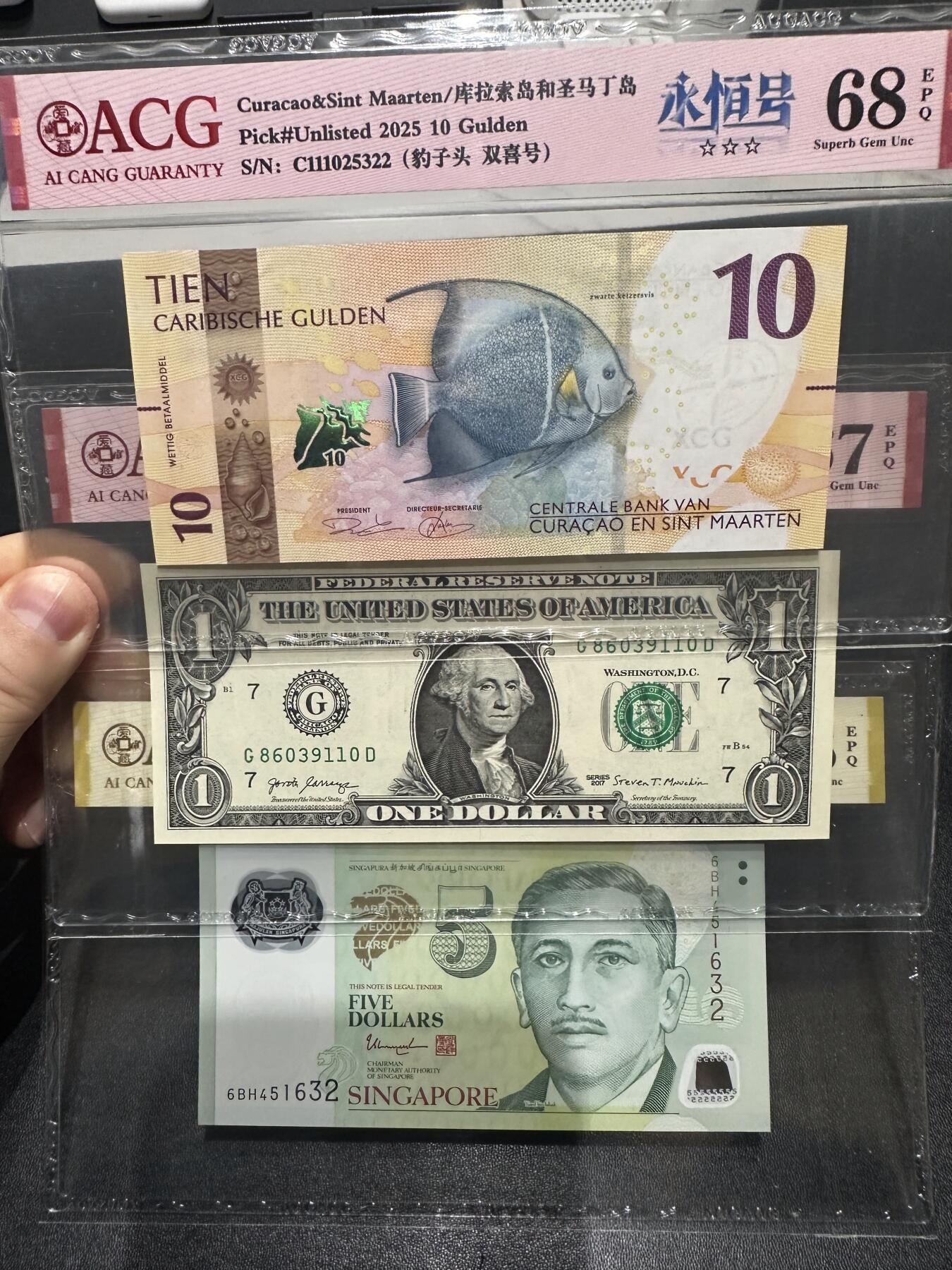 《外钞收藏家》第六百二十四期（精品场）（长期征集拍品、欢迎藏友们联系合作） 库拉索和圣马丁10元永恒号+2017年1美元永恒号+2020年新加坡5元 3张一起 爱藏评级