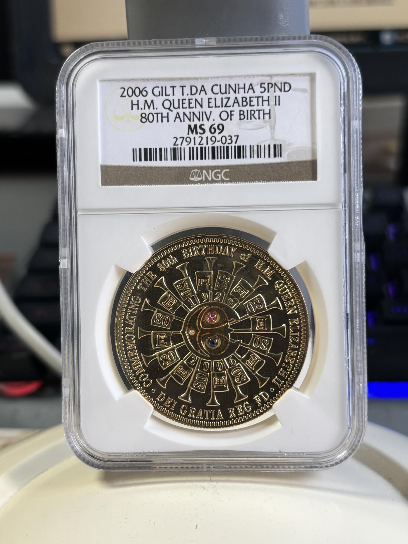 第197期拍卖 特里斯坦达库尼亚2006年女皇诞辰28.28镀金银币NGC-PF69，925银镀金，28.28克，发行20000枚，银价491