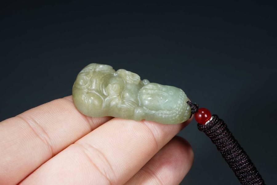 上海都达杂项专场六十六【全场包邮】 天然和田玉精雕《宝宝佛》挂件 附鉴定证书66-139