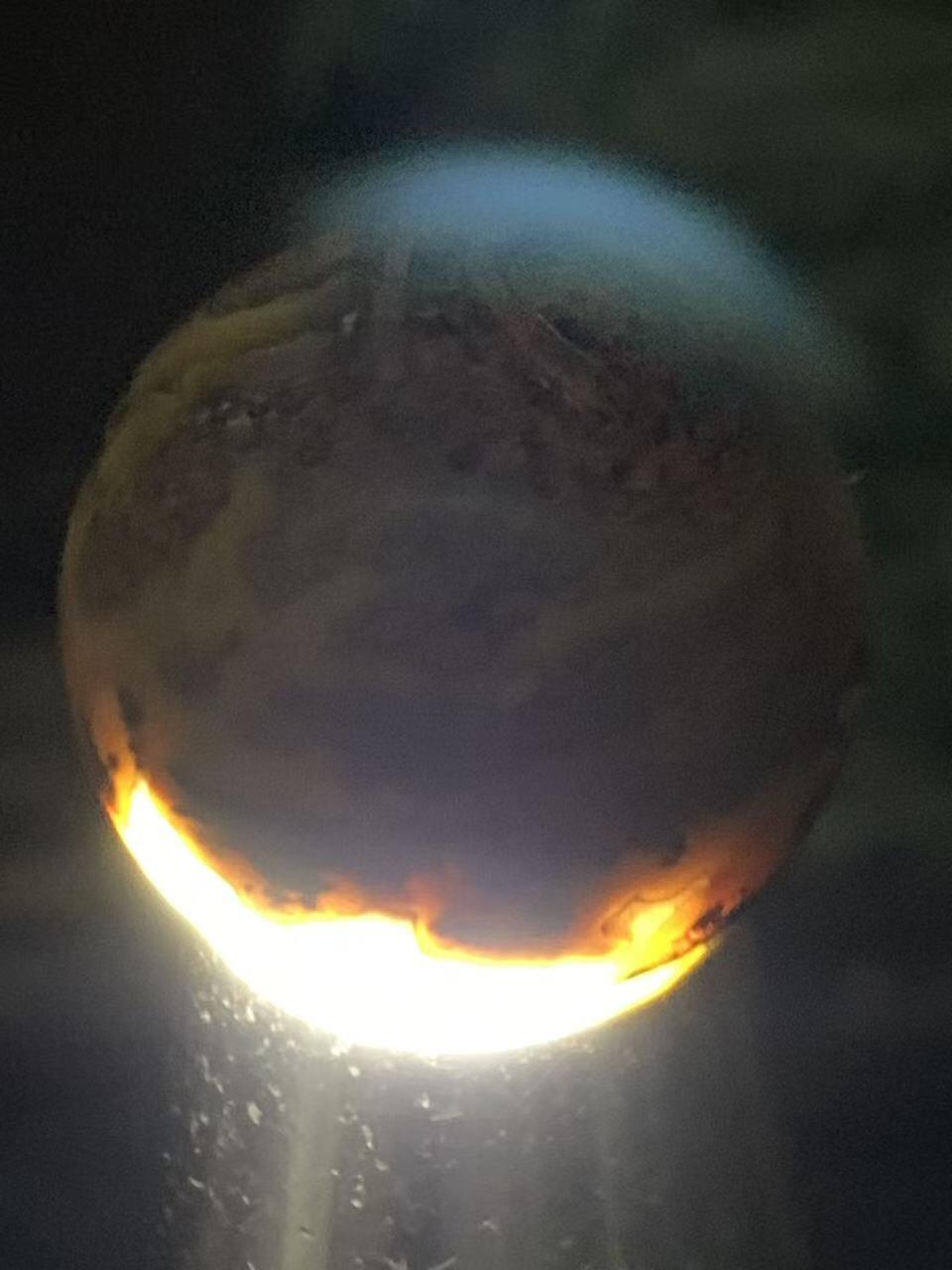 精美亚光风化纹冰飘草花纹战国红玛瑙手工雕刻珠一颗！