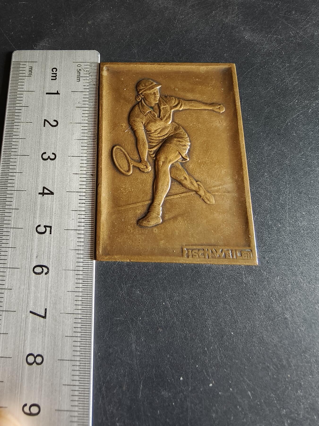 老王徽章第191期 法国网球运动方形大铜章     尺寸40×58mm    重量43g