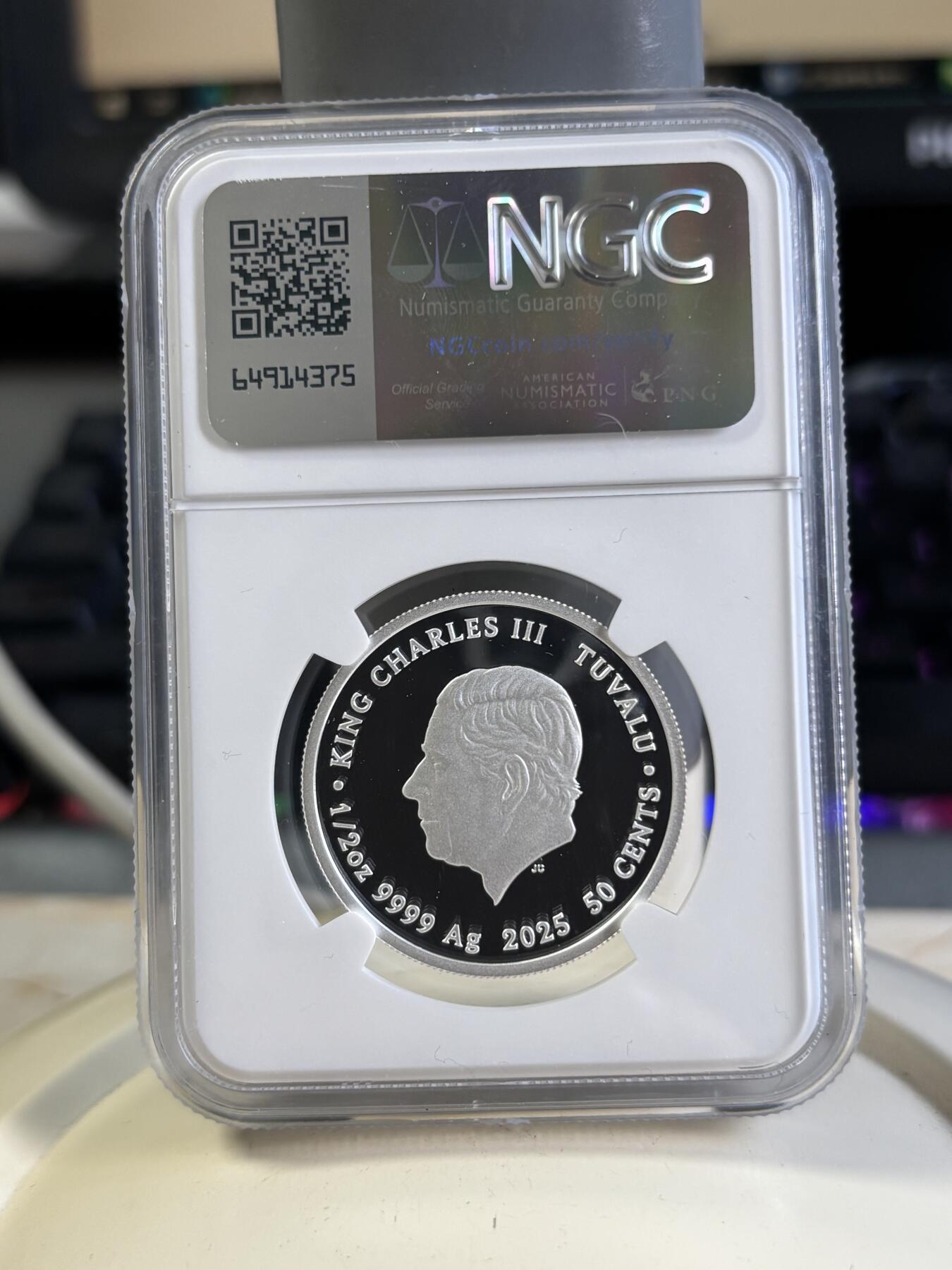 第197期拍卖 图瓦卢2025年中国生肖蛇宝宝彩银币NGC-PF70首无盒无证书，999银，15.55克，发行7500枚