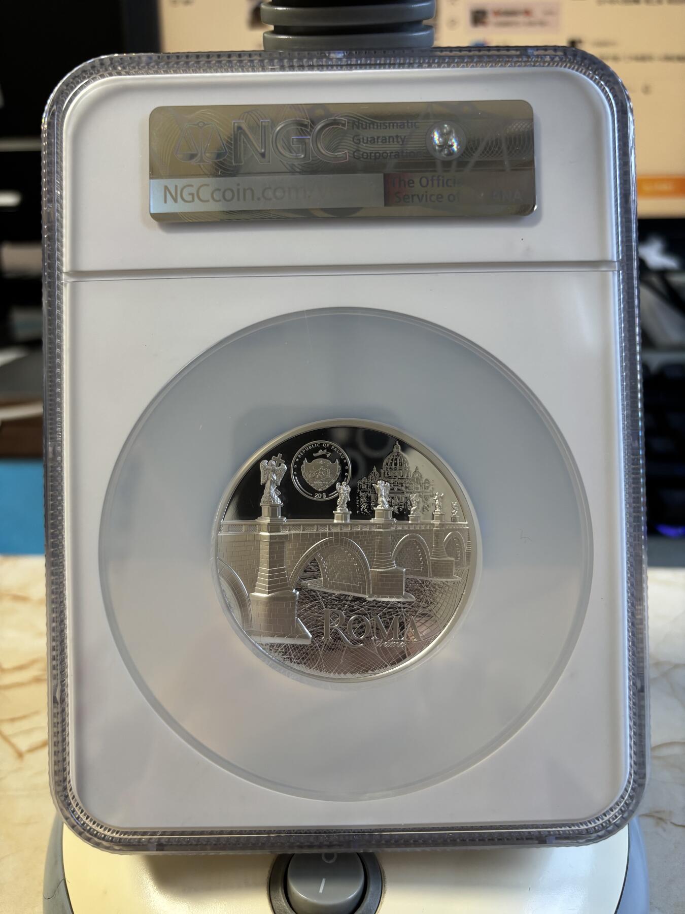 第197期拍卖 帕劳2022年蒂凡尼系列罗马街景3盎司镶嵌玻璃纪念银币NGC-PF70无盒无证书，3盎司，999银，发行999枚