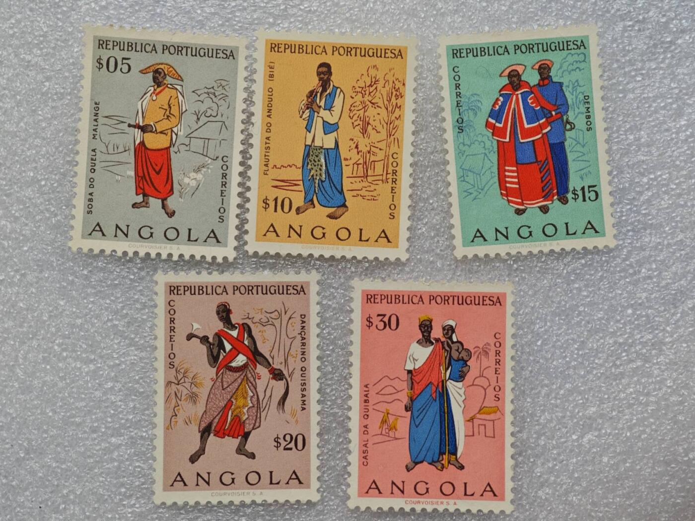  【淘币小摊】限时拍第八百九十一拍  外国老邮票 印花税票 火花纸品场    每周一统一发货 安哥拉1957年民族服饰邮票5枚全新未使用