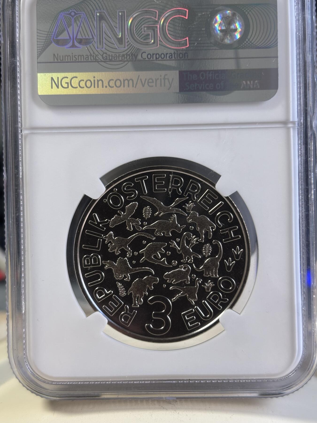 第197期拍卖  奥地利2021年夜光恐龙系列亚伯达戟龙纪念币NGC-MS70首