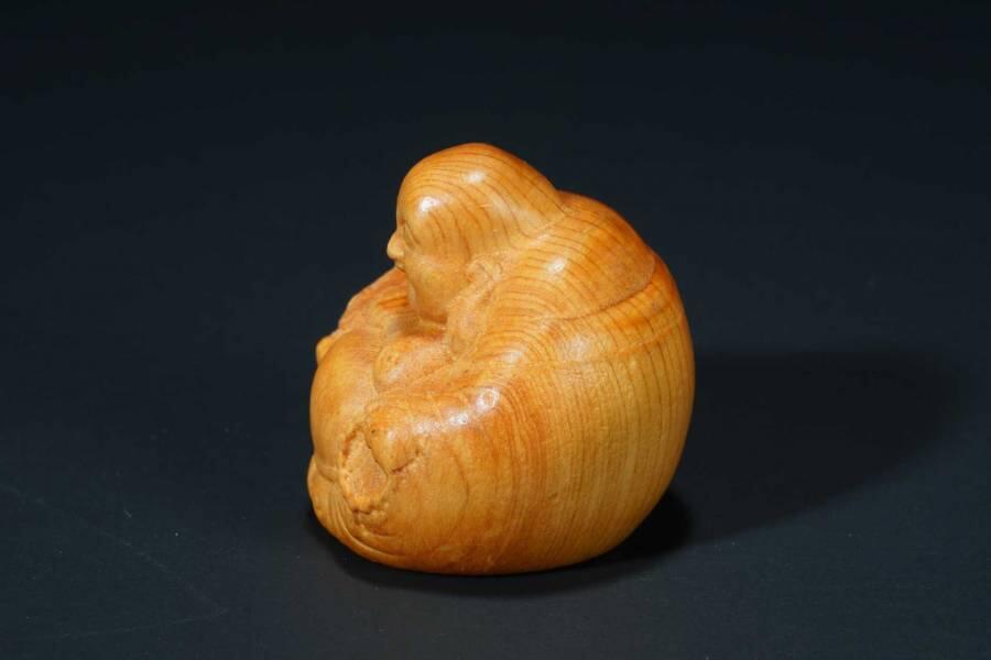 上海都达杂项专场七十二【全场包邮】 天然崖柏木精雕《一团和气》小摆件64-337