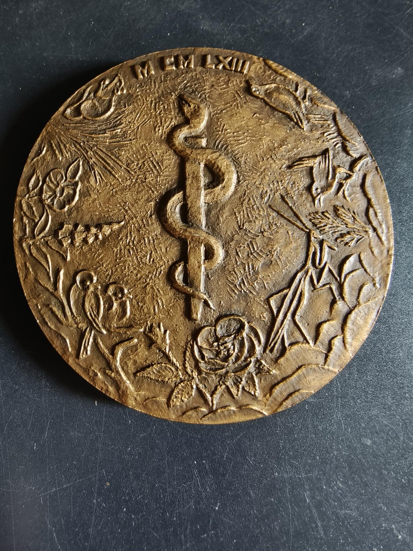 老王徽章第191期 法国巴黎医学院院长莱昂·比内大铜章     高浮雕      直径78mm     重量267.1g