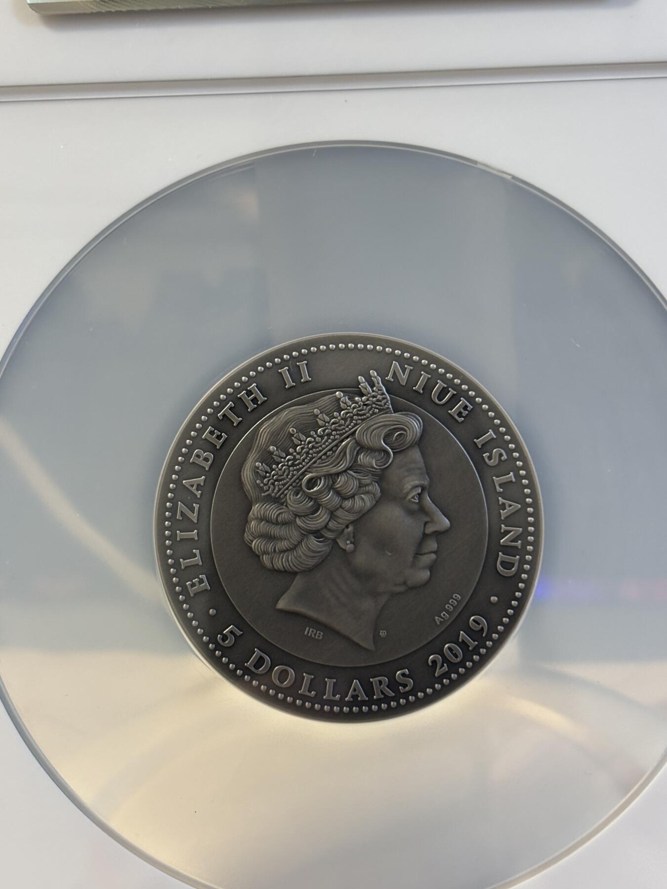 第197期拍卖 纽埃2019年威尼斯面具2盎司高浮雕银币NGC-MS70无原盒证书，999银镀金，发行500枚