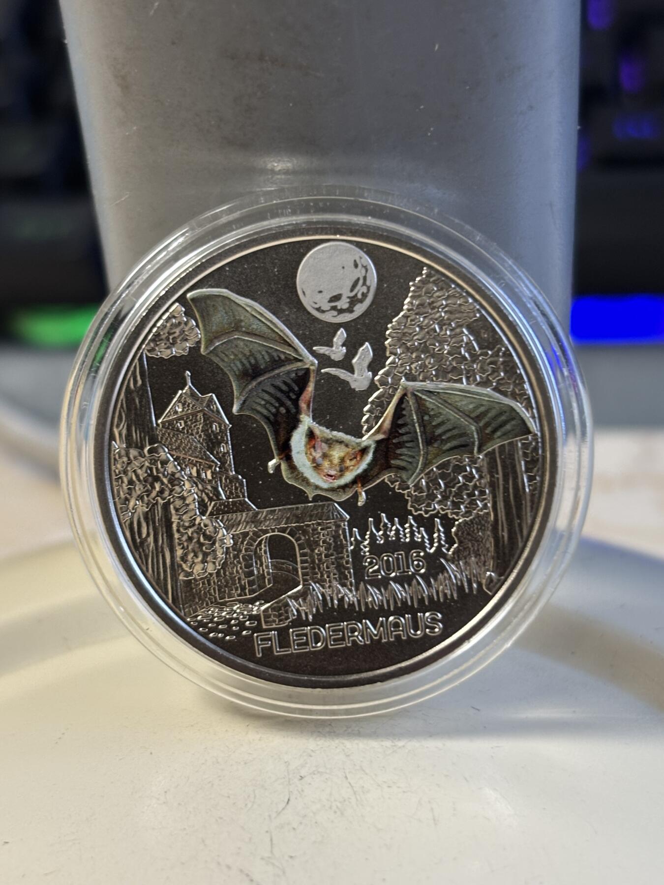 第196期拍卖 奥地利2016年夜光动物系列蝙蝠荧光效果彩币
