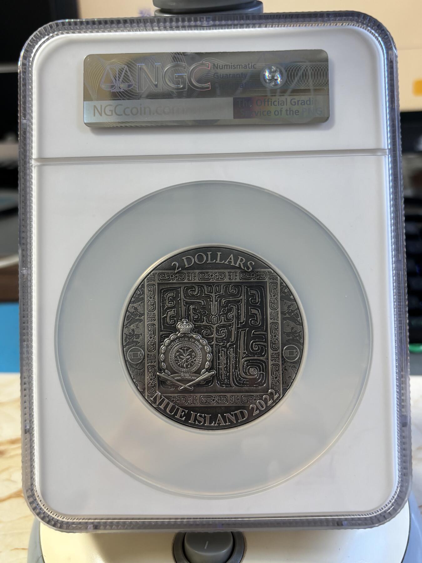 第197期拍卖 纽埃2022年三国群雄五虎上将张飞仿古银铜双金属币NGC-MS70首无盒证书，金属:999银+铜，重量:20克+4.5盎司铜。发行：333枚