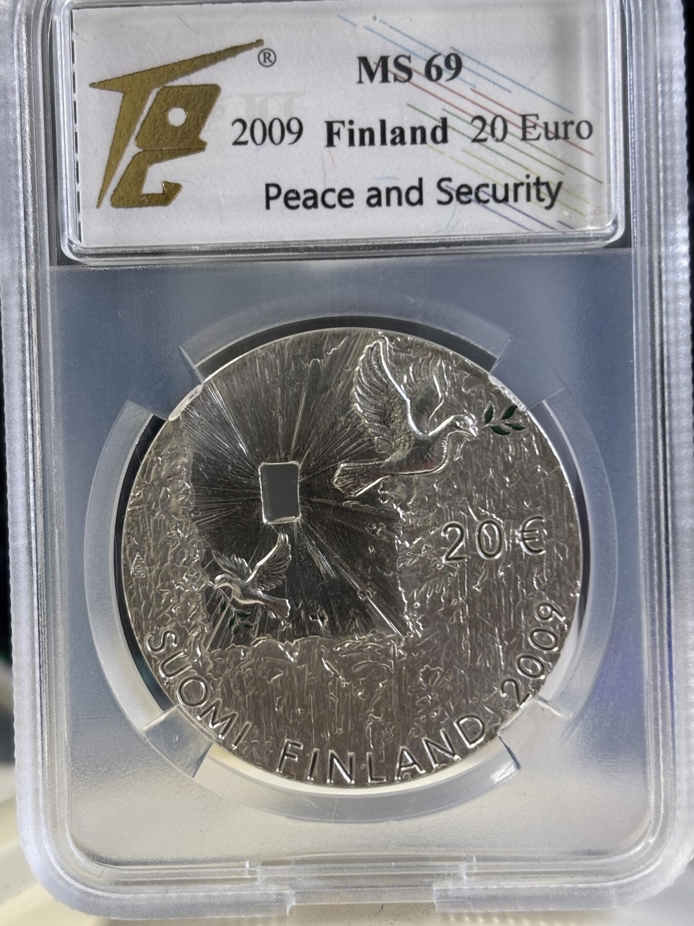 第197期拍卖 芬兰2009年和平与安全和平鸽镂空精制版纪念银币TQG-MS69,925银，33.62克，发行11500枚