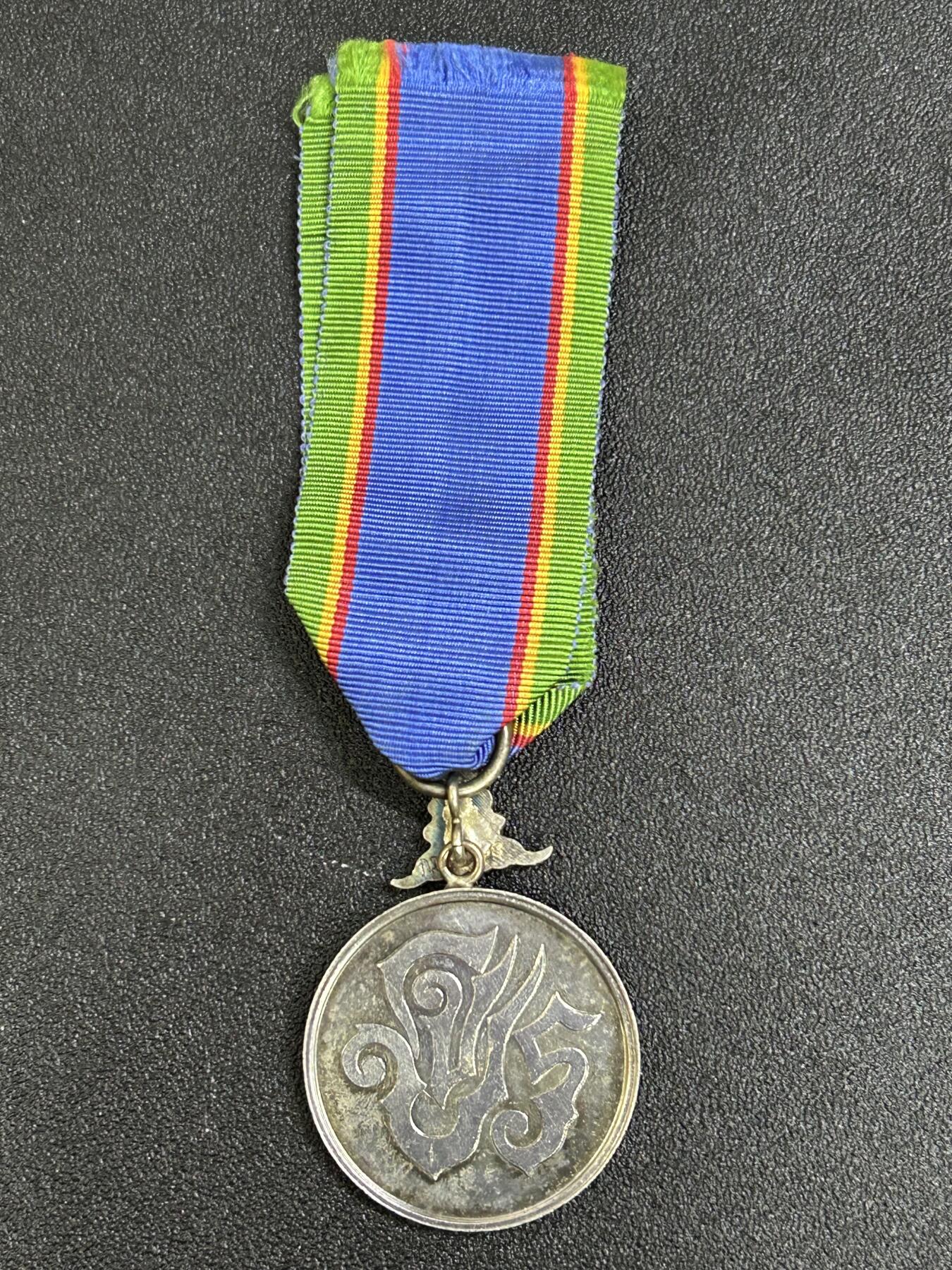 西秦中古拍卖第八十三期  泰国银级王冠奖章 早期银制厚重版 有标