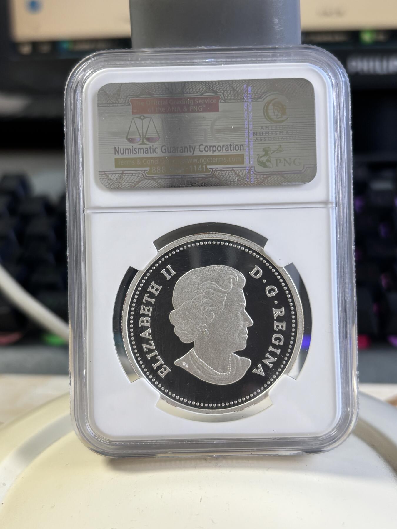 第197期拍卖 加拿大2013枫叶树冠系列秋天银币NGC-PF69首期标无盒证书，9999银，发行7500枚