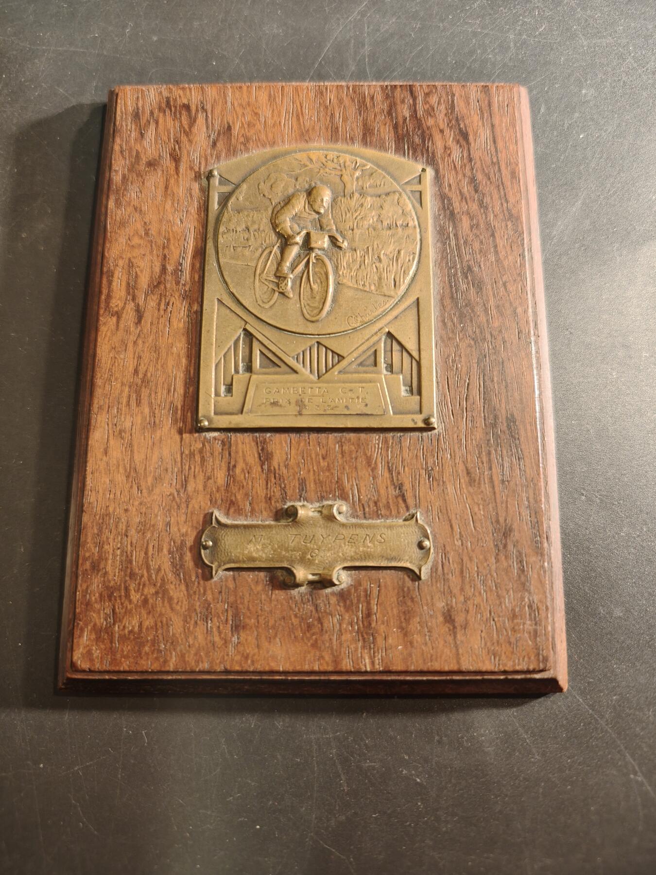 老王徽章第191期 法国自行车竞赛方形牌匾       尺寸10×13.5cm       重量122g