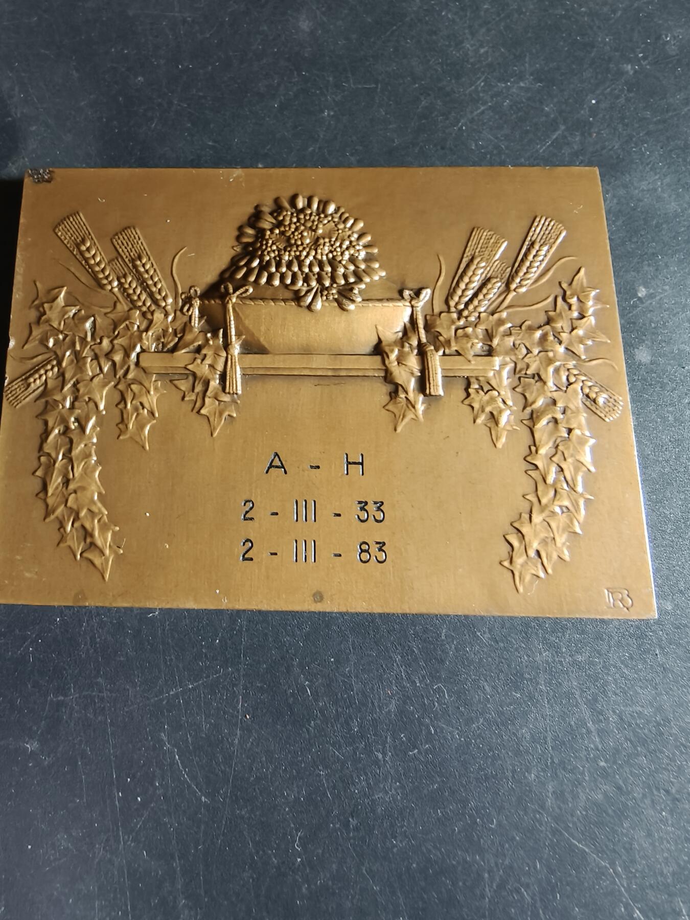 老王徽章第191期 法国金婚主题方形大铜章      大尺寸版      80×58mm     重量208.8g