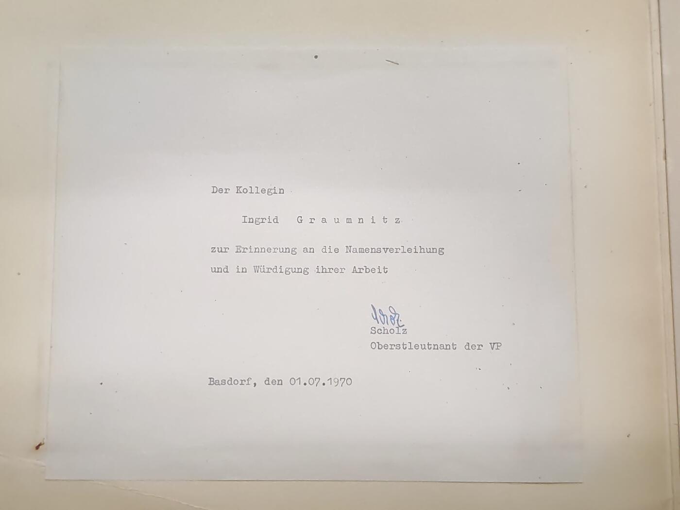 韵星假日军品类拍卖第51期  -- Rimey Holidays Militaria Auction 51 民主德国人民军军队感谢信件（信件附带当时原主和军官合照照片）、建军奖章一套 好品少见