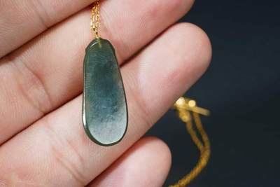 上海都达杂项专场103【全场包邮】  天然和田玉青玉精雕《福豆》挂件 附鉴定证书66-257