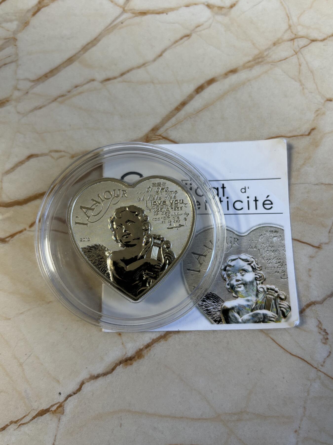 第196期拍卖 喀麦隆2013年天使之爱高浮雕全息幻彩心形纪念银币带证书，925银，发行2500枚